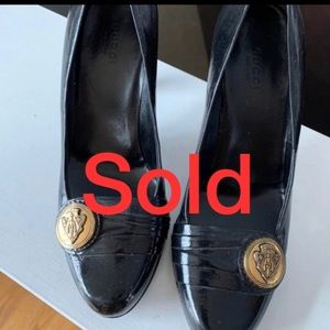 Gucci Black Gold Medallion pumps size 7.5